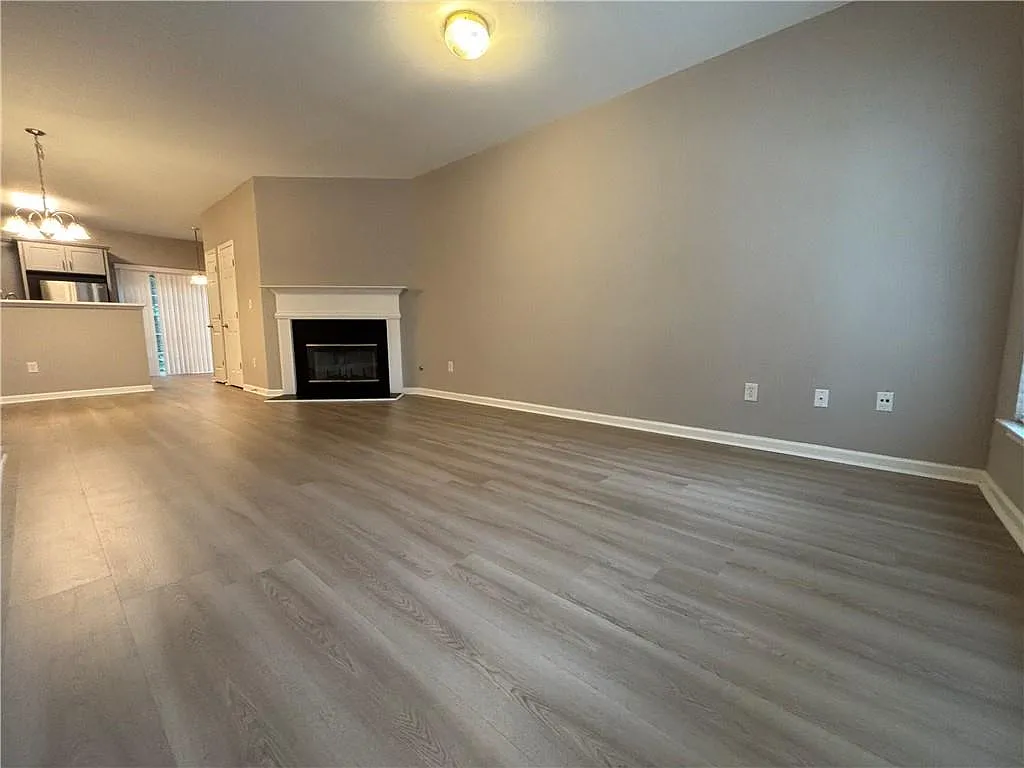 2 bed, 2.5 bath, 1296 sqft, $2,100 — Photo 3
