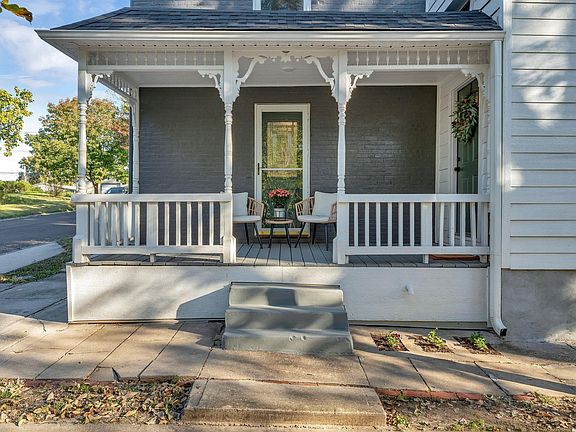 5th image of 710 Elm St