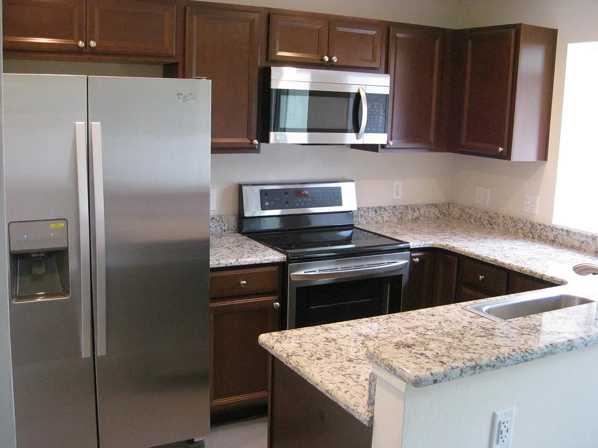 2 bed, 2.5 bath, 1000 sqft, $2,200 — Photo 2