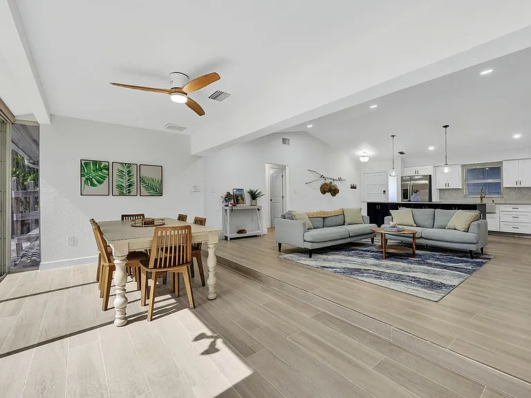 852 Rabbit Rd — Photo 8
