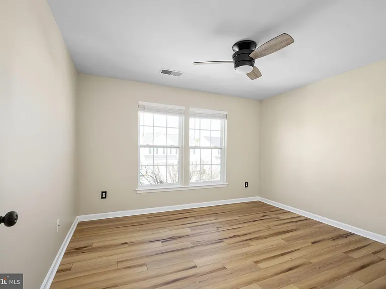 9320 Birch Cliff Dr — Photo 33