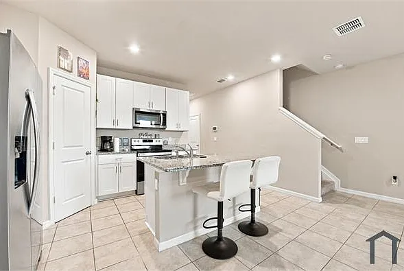 3 bed, 1840 sqft, $2,800 — Photo 4