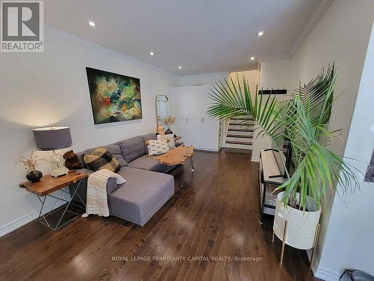 20 Mowat Cres — Photo 17