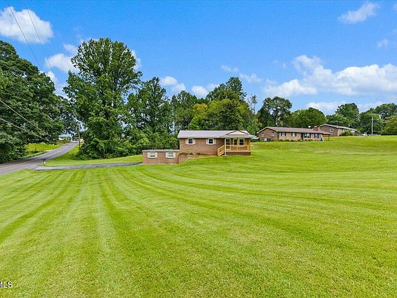 3rd image of 202 Forrest Dr