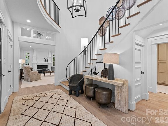 4th image of 1550 Queens Rd W