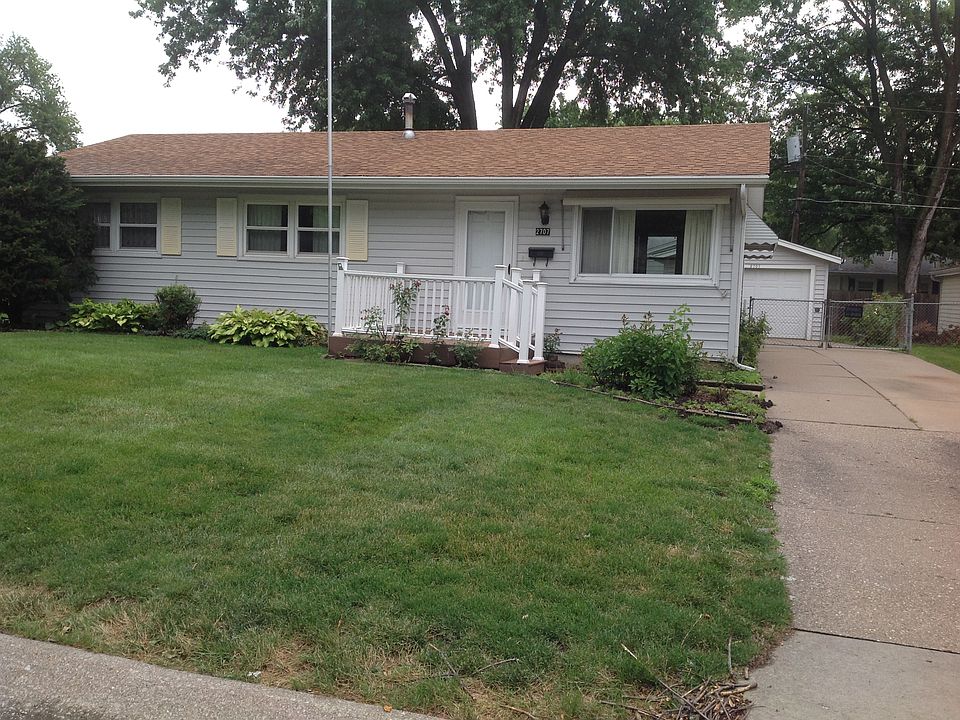 1st image of 2707 Holly Dr