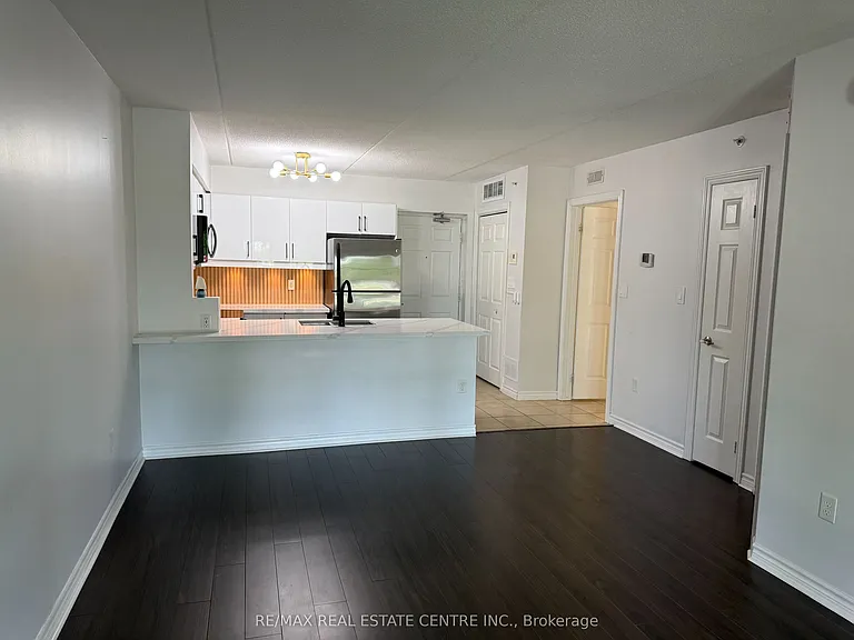 1370 Main St E #103 — Photo 16