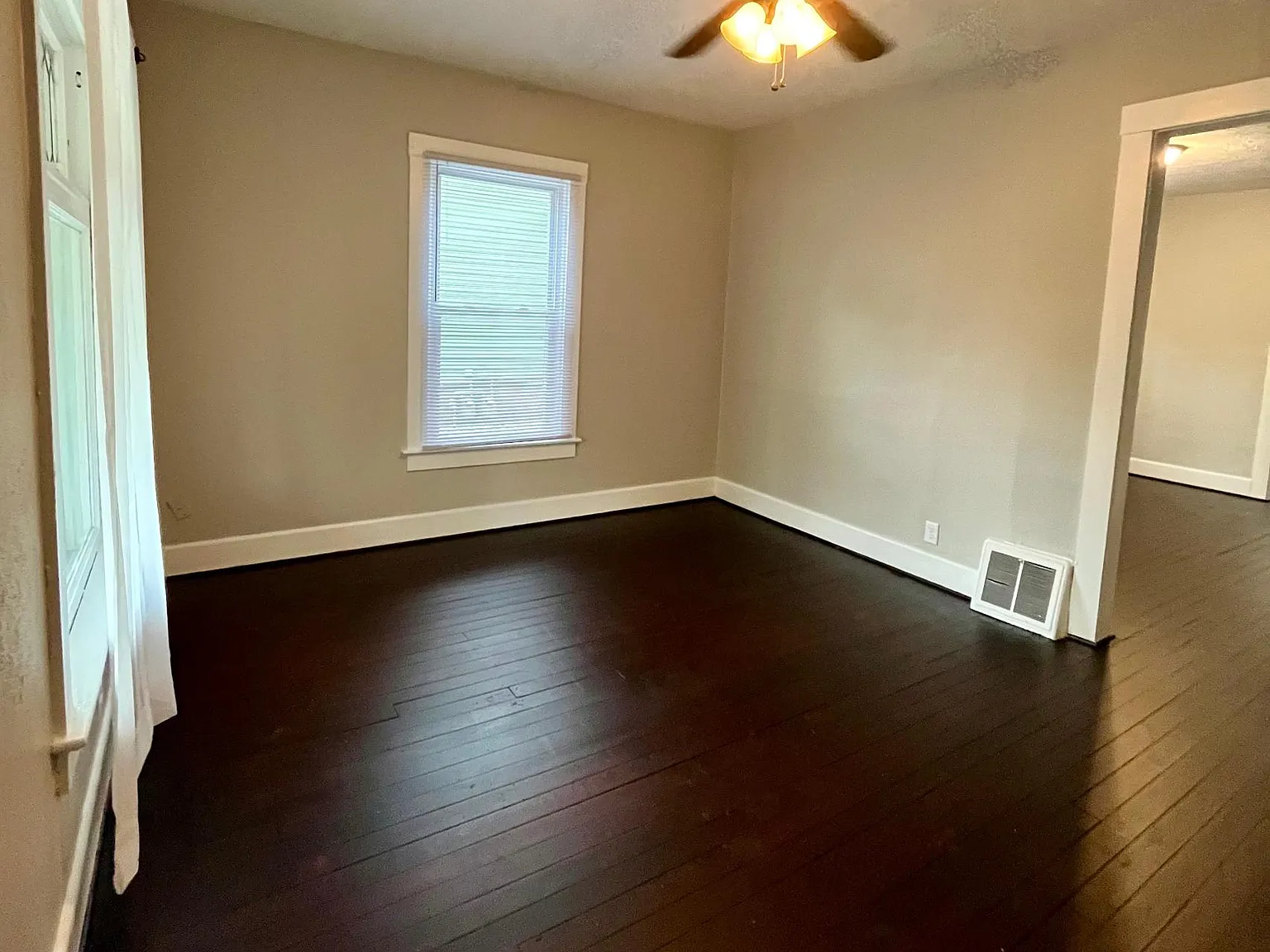 1117 College St — Photo 4