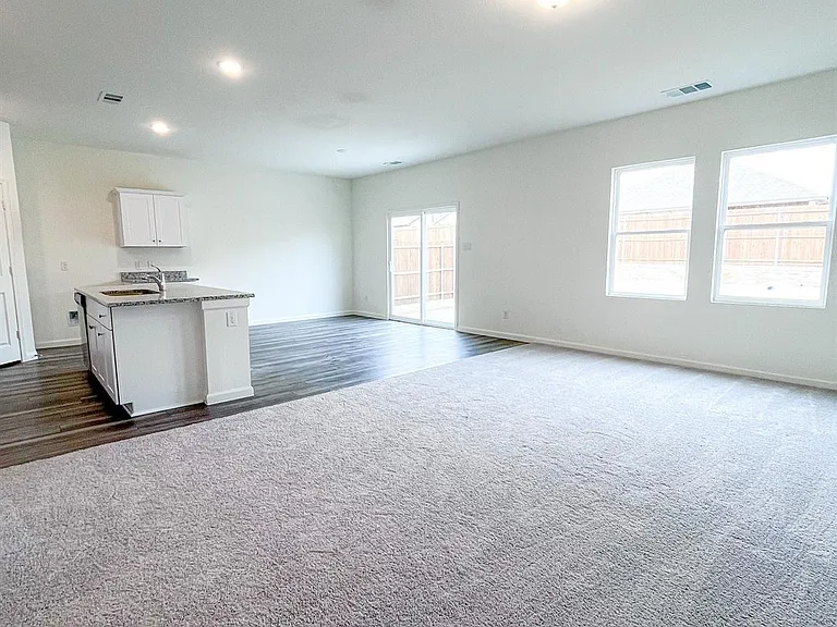 424 Madison Way — Photo 6
