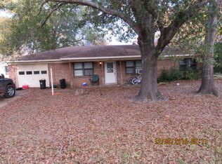 1107 W Point Tap Rd, Palestine, TX 75803