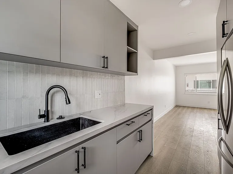 1210-1224 Felspar St — Photo 10