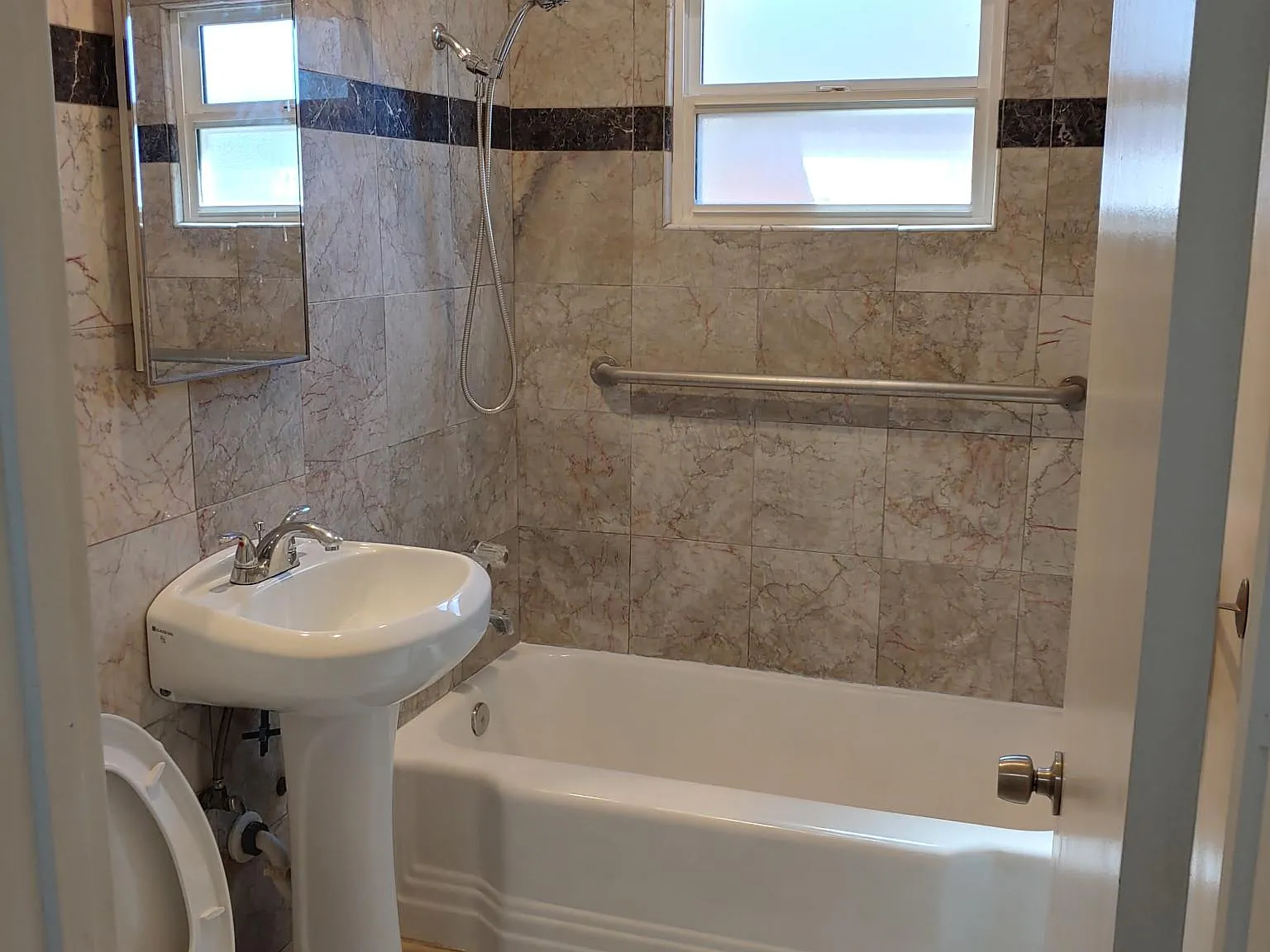 2 bed, 750 sqft, $2,475 — Photo 4