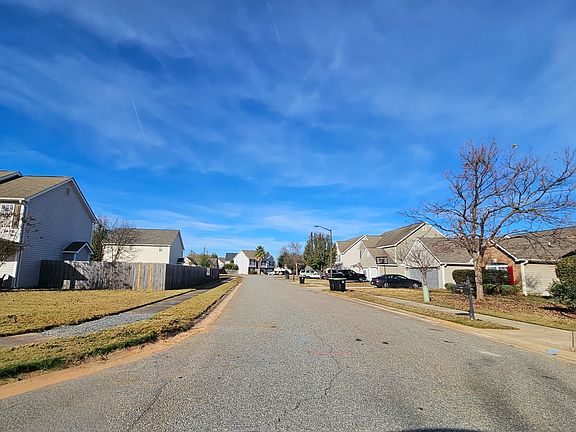 4th image of 203 Burr Dr