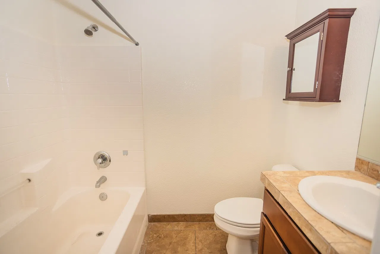 3 bed, 1396 sqft, $1,900 — Photo 4