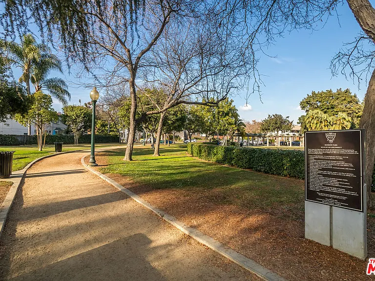 9768 W Olympic Blvd — Photo 32
