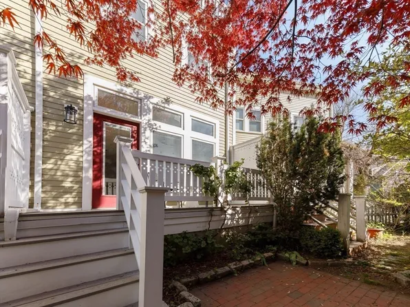 31 Market St #B, Cambridge, MA 02139