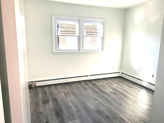 5th image of 501 Valley Brook Ave #1