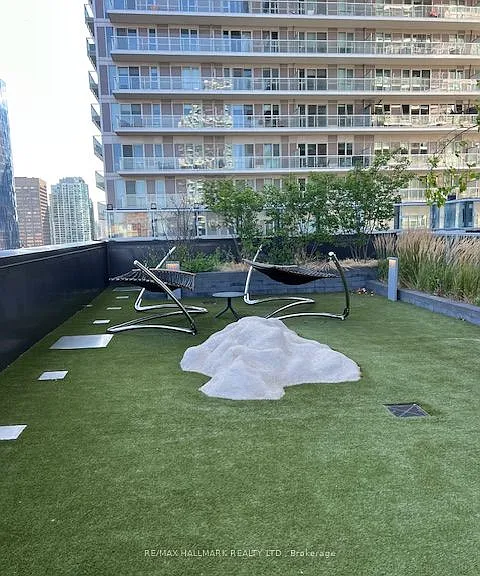 20 Richardson St #1008 — Photo 8