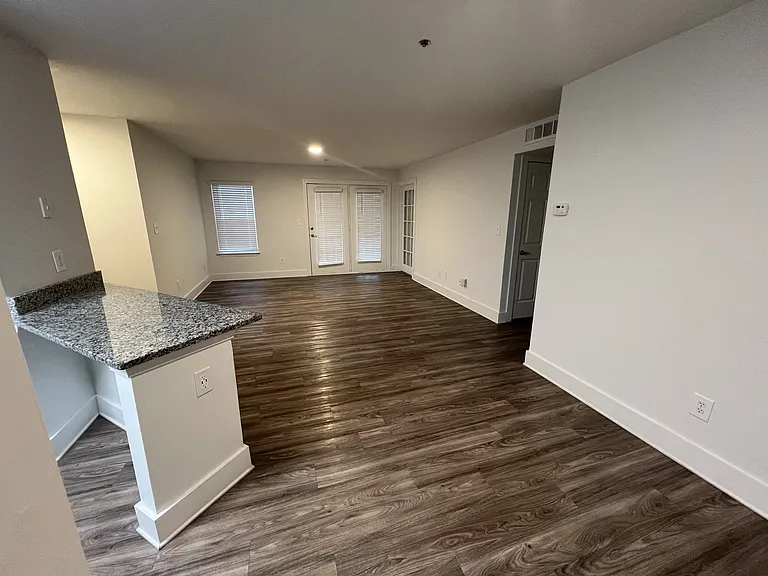 Wesley St. Claire Apartments at Lawrenceville — Photo 99