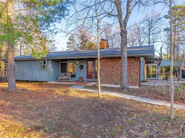 1307 Shamrock Dr, Burlington, NC 27215