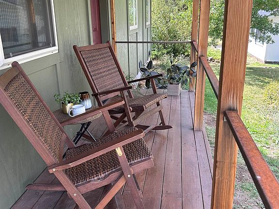 4th image of 995 Sierra Brooks Dr