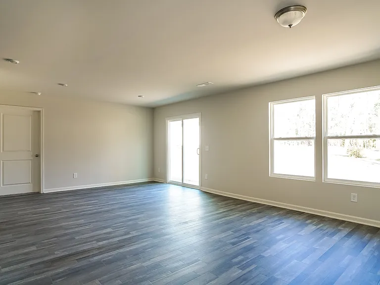 676 Savanac St SE — Photo 3