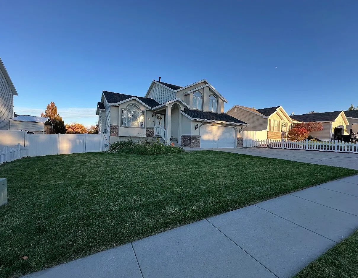 5 bed, 2074 sqft, $2,900 — Photo 1