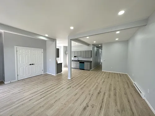 1109 W State St Photo 1