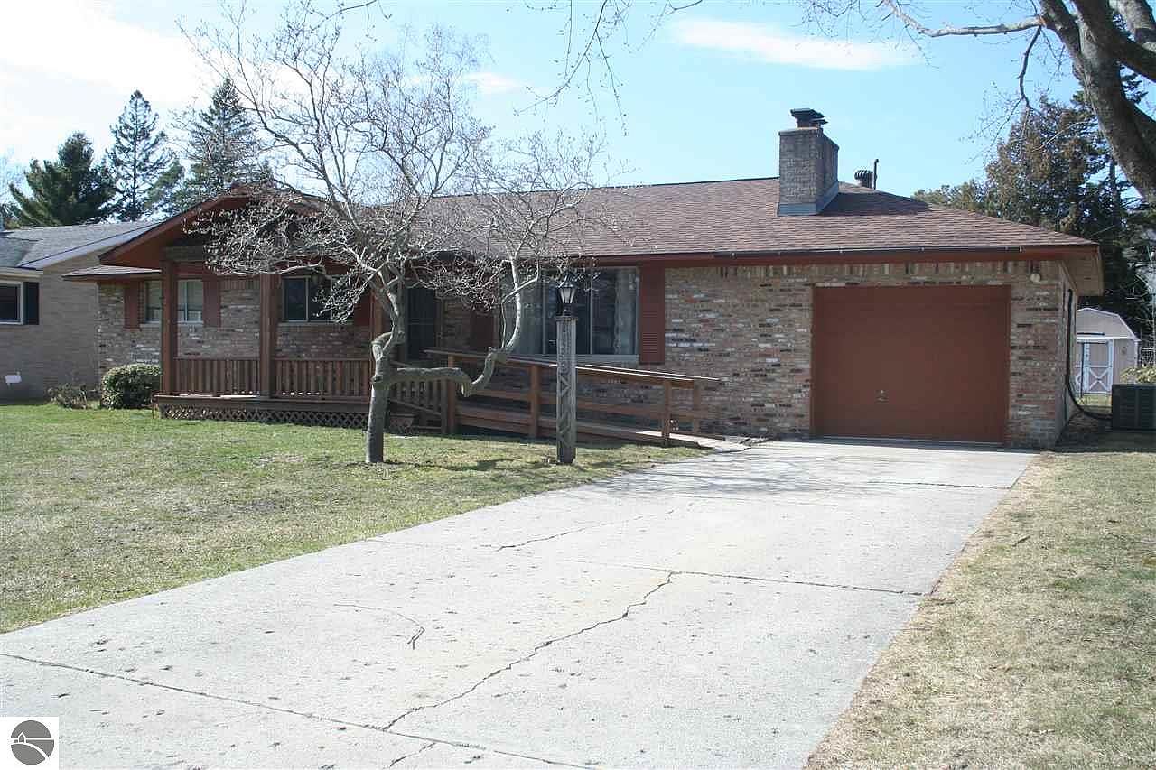 1138 Bay Dr, Tawas City, MI 48763 Zillow