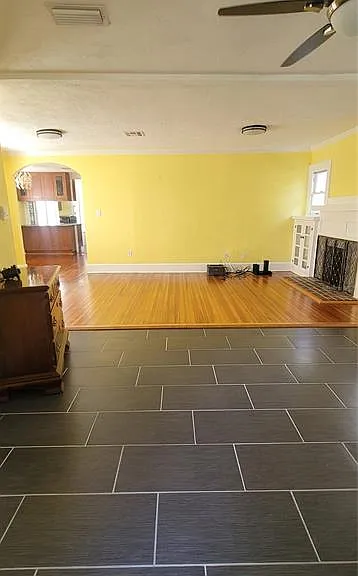 3026 Burlington Ave N — Photo 3
