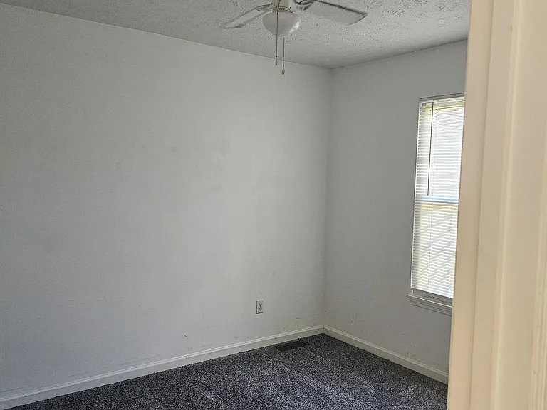 215 Strawberry Ct — Photo 16