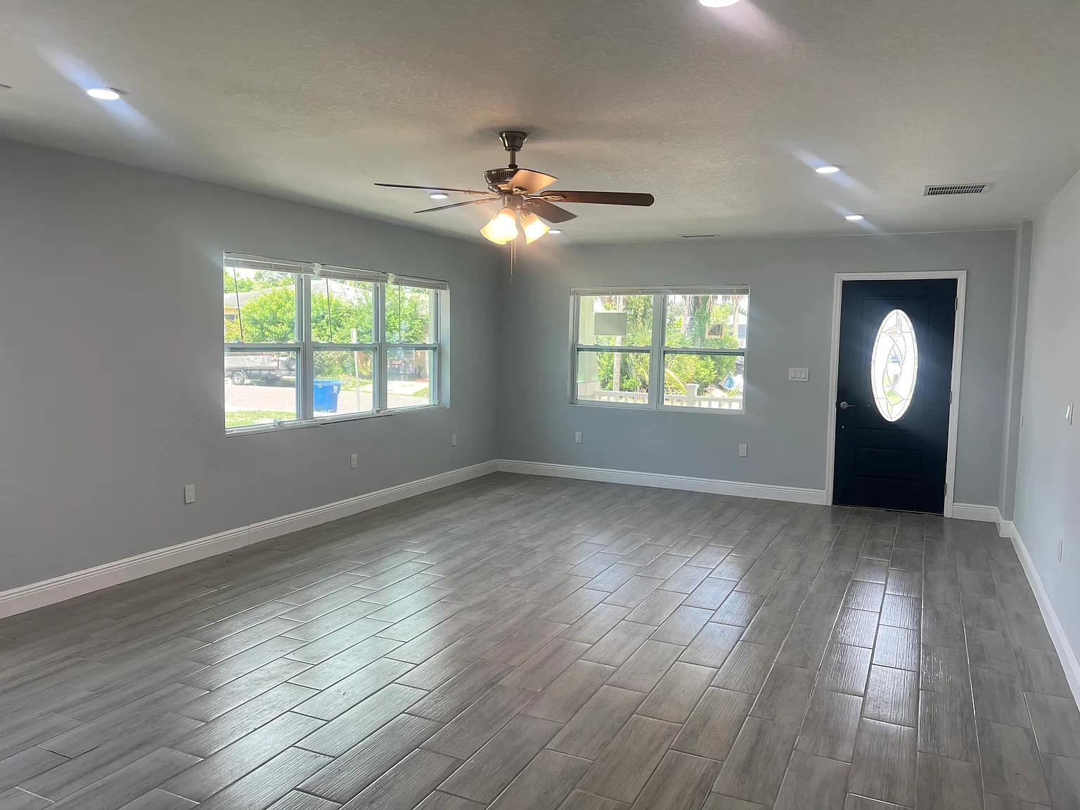 5 bed, 2160 sqft, $3,850 — Photo 2