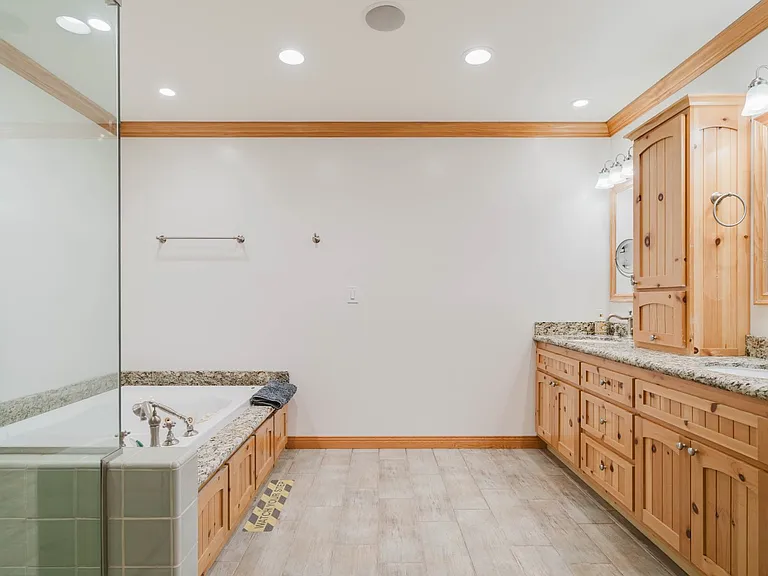 1527 N Valley St — Photo 24
