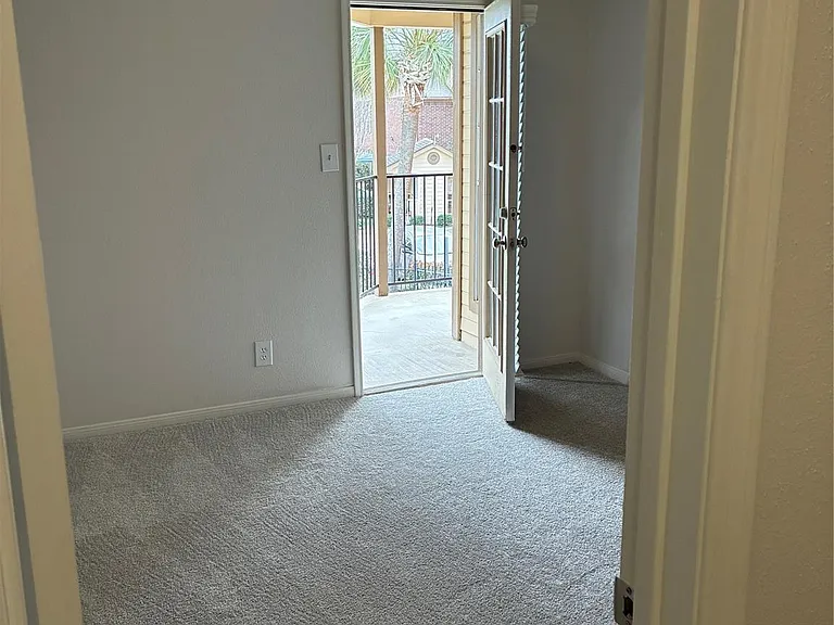 2121 Hepburn St #404 — Photo 17