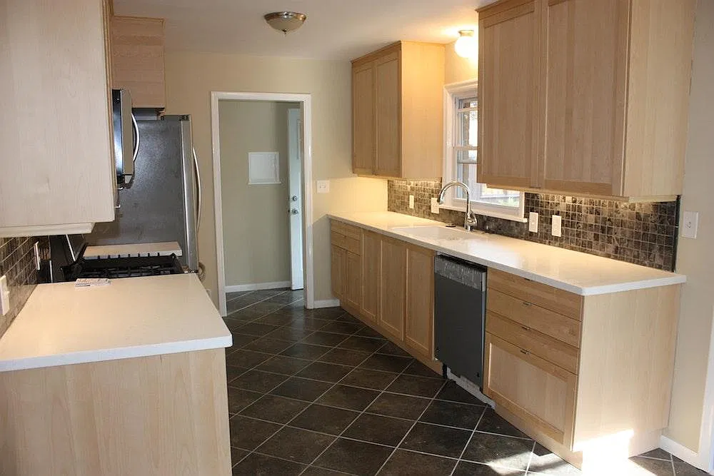 3 bed, 1.5 bath, 2412 sqft, $2,700 — Photo 2