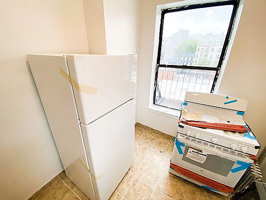 2nd image of 578 E 139th St #4W