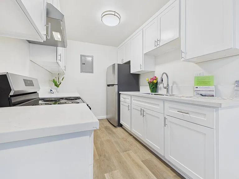 Woodman Apartments — Photo 11