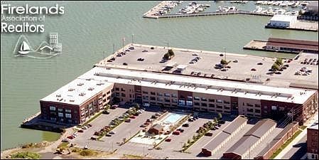2nd image of 401 W Shoreline Dr