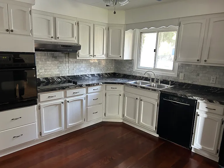 48 Isham Ave — Photo 4