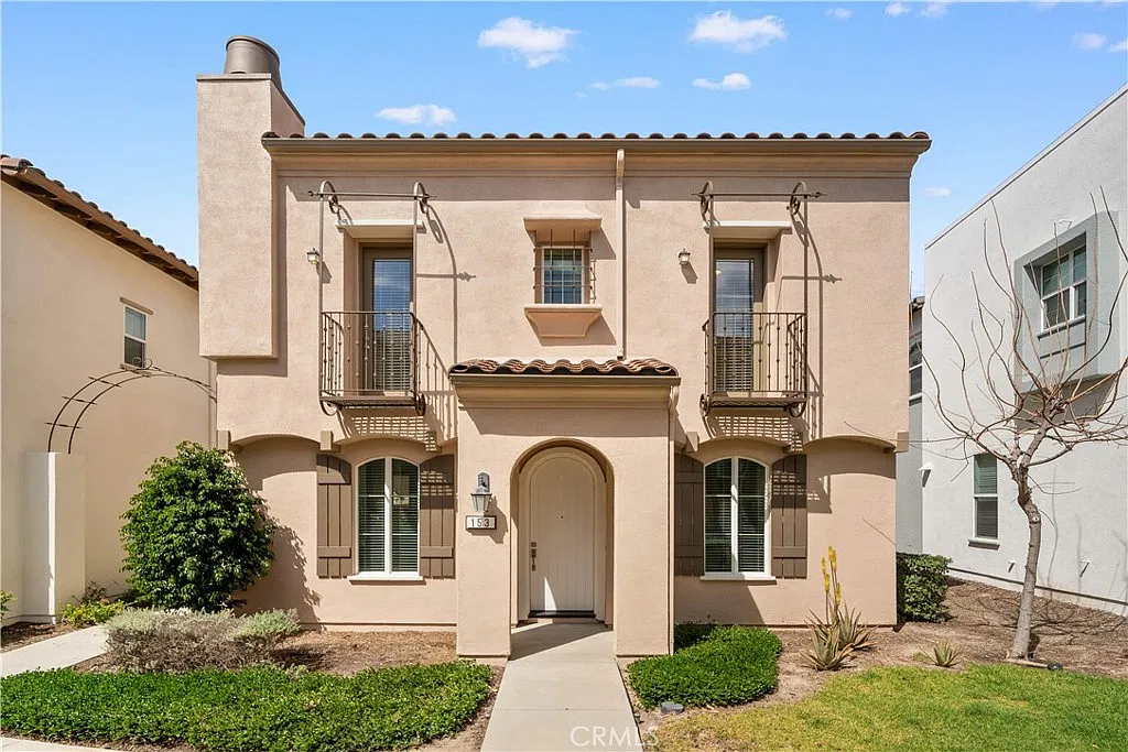 3 bed, 3.5 bath, 2134 sqft, $5,000 — Photo 1