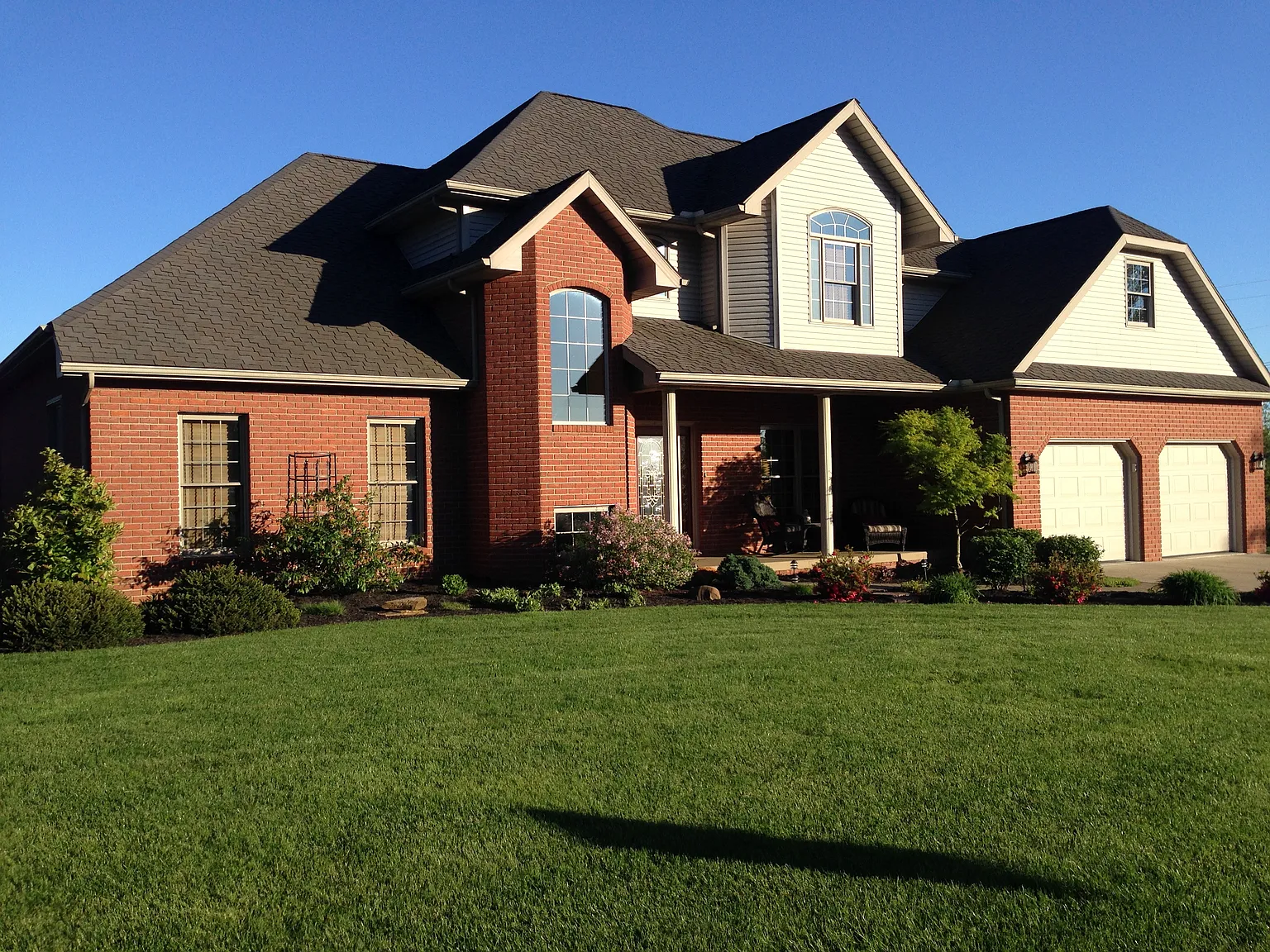 825 Sara Dr photo 1