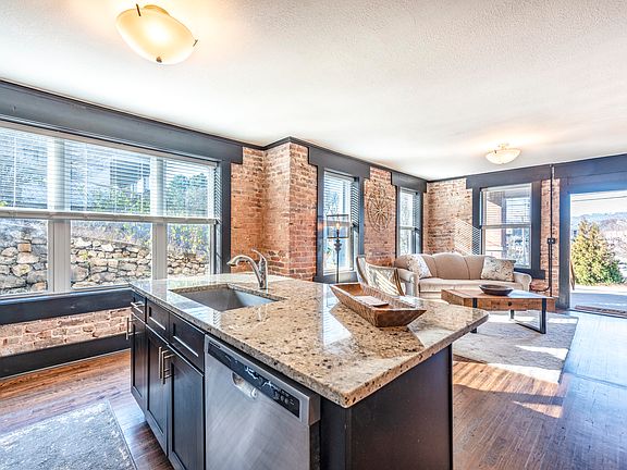 3rd image of 284 Woodland Ave