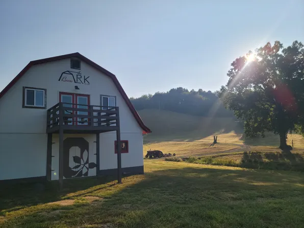 2179 Hicks Ave NE, New Philadelphia, OH 44663