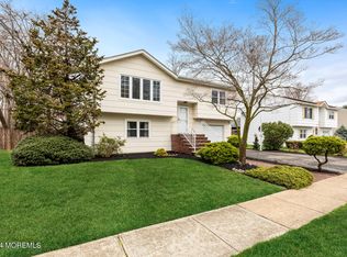 12 Bunker Hill Rd, Hazlet, NJ 07730