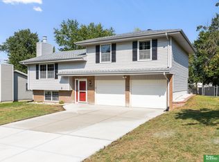 15107 Versaille St, Bellevue, NE 68123