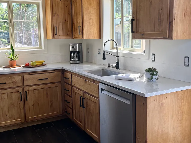 29 NW McKay Ave — Photo 7