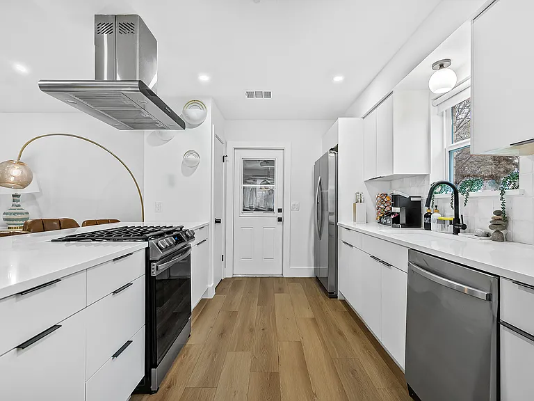 10803 Burnwood Dr — Photo 76