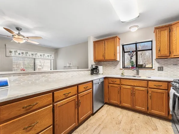 61 Clement Ct Unit 61, Haverhill, MA 01832