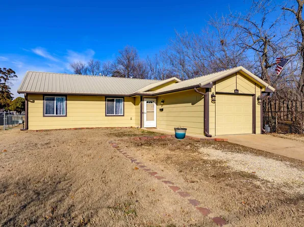 466 E Broadway Ave, Augusta, KS 67010