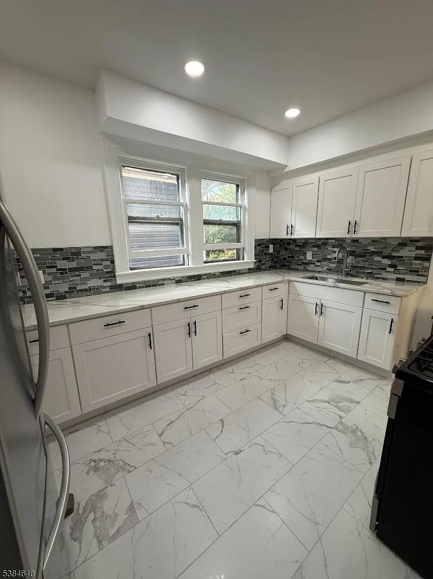 4 bed, 1.0 bath, $2,800 — Photo 2